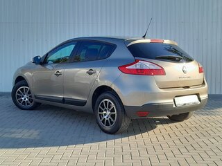 2013 Renault Megane III Рестайлинг, бежевый, 899000 рублей, вид 3