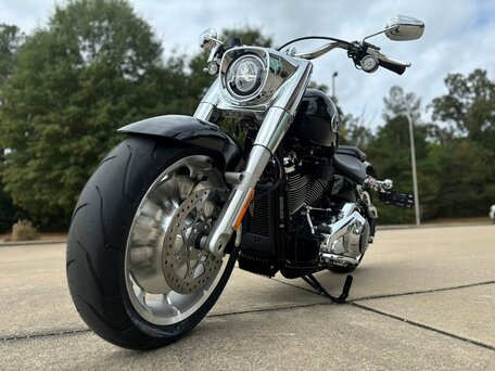 2026 Harley-Davidson Fat Boy, чёрный, 3490000 рублей, вид 4