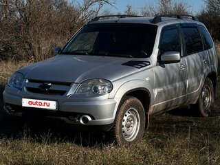 2012 Chevrolet Niva I Рестайлинг, серебристый, 630000 рублей, вид 1