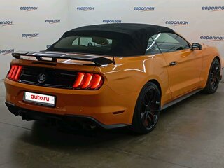 2018 Ford Mustang VI Рестайлинг, оранжевый, 2500000 рублей, вид 3