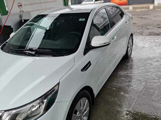 2013 Kia Rio 5-speed III, белый, 1000000 рублей, вид 5