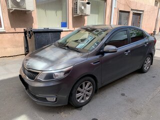 2016 Kia Rio III Рестайлинг, серый, 900000 рублей, вид 1