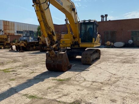 2011 Komatsu PC200-8, жёлтый, 6000000 рублей, вид 3