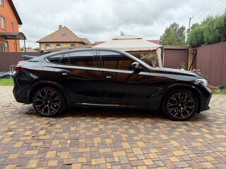 2020 BMW X6 M III (F96), чёрный, 7700000 рублей, вид 3