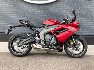 2024 Triumph Daytona 660, красный, 1100000 рублей, вид 2