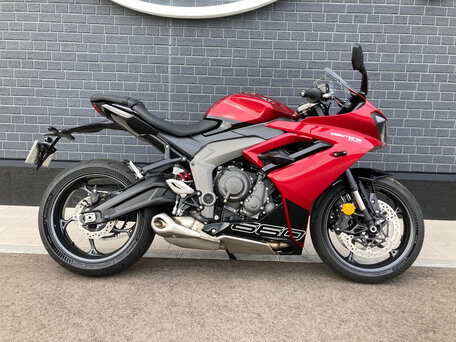 2024 Triumph Daytona 660, красный, 1100000 рублей, вид 2