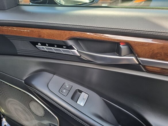 2017 Genesis G90 I, чёрный - вид 6