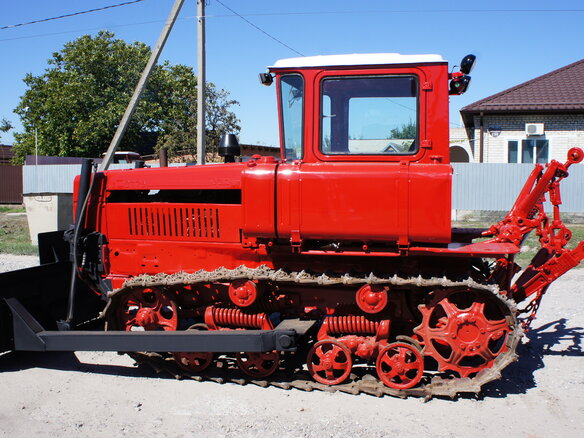 2002 ВгТЗ ДТ-75/ДЗ-42, красный - вид 11