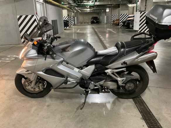 2007 Honda VFR 800, серебристый, 500000 рублей - вид 3