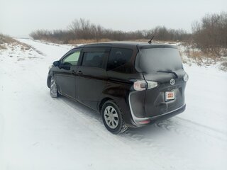 2015 Toyota Sienta II, коричневый, 1180000 рублей, вид 3