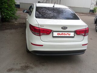 2016 Kia Rio III Рестайлинг, белый, 550000 рублей, вид 2
