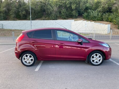 2009 Ford Fiesta Mk6, красный, 850000 рублей, вид 4