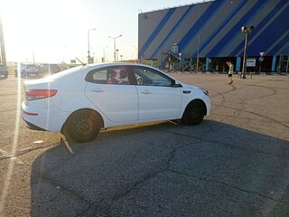 2016 Kia Rio III Рестайлинг, белый, 1250000 рублей, вид 2