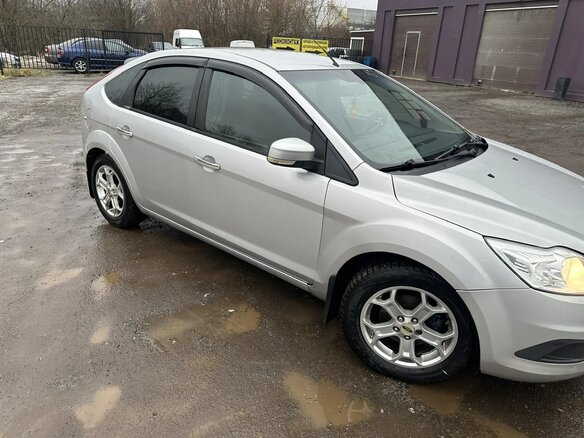 2010 Ford Focus II Рестайлинг, серебристый, 549000 рублей - вид 1