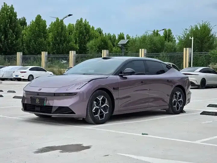 Открыть фотографии: Lynk & Co 10