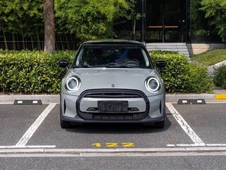 2023 Mini Hatch Cooper III (F55/F56) Рестайлинг 2, серебристый, 2150400 рублей, вид 2