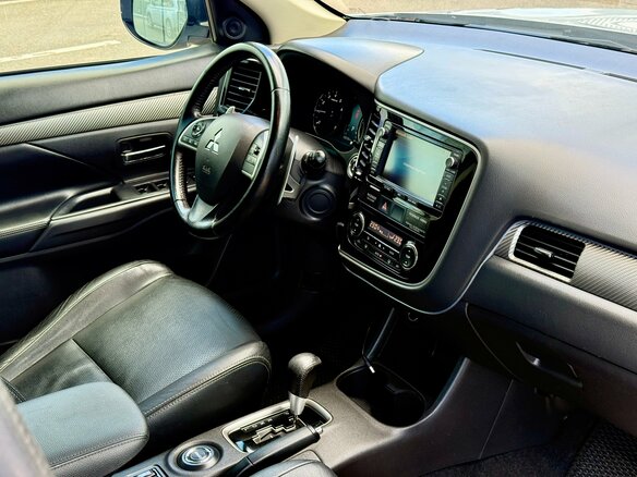 2013 Mitsubishi Outlander III, серебристый - вид 28