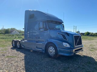 2003 Volvo VNL, синий, 3500000 рублей, вид 1