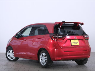 2020 Honda Fit IV, красный, 1359000 рублей, вид 4
