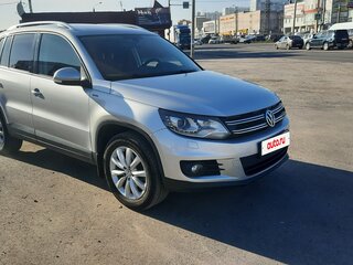 2016 Volkswagen Tiguan I Рестайлинг, серебристый, 1720000 рублей, вид 2