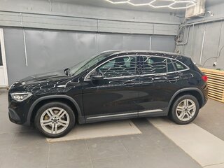 2020 Mercedes-Benz GLA 200 II (H247), чёрный, 3280000 рублей, вид 2