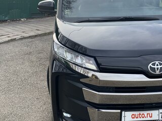 2022 Toyota Noah IV (R90), чёрный, 3580000 рублей, вид 4