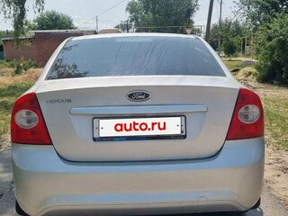 2010 Ford Focus II Рестайлинг, серебристый, 850000 рублей, вид 2