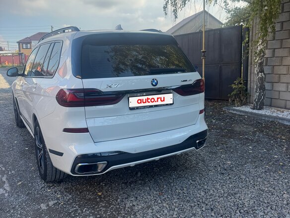 2020 BMW X7 40i I (G07), белый, 6500000 рублей - вид 2