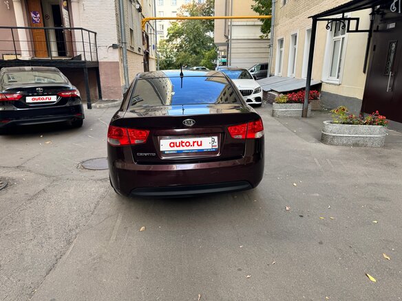 2010 Kia Cerato 5-speed II, пурпурный, 600000 рублей - вид 3