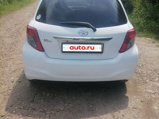 2012 Toyota Vitz III (XP130), белый, 580000 рублей, вид 3