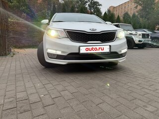 2015 Kia Rio III Рестайлинг, белый, 980000 рублей, вид 4