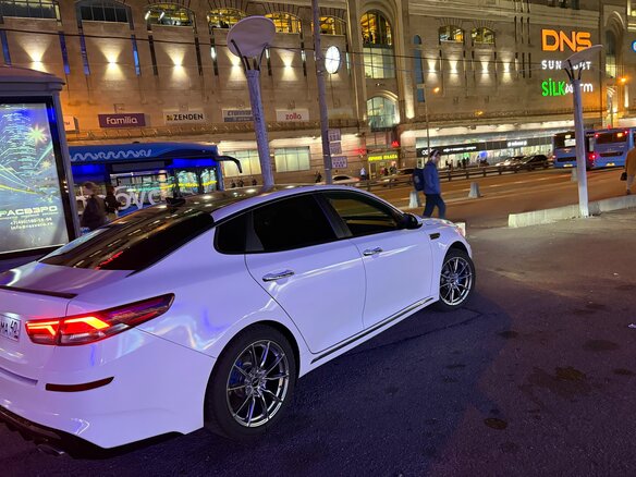 2019 Kia Optima IV Рестайлинг, белый, 1850000 рублей - вид 1