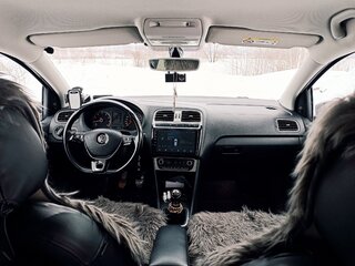 2018 Volkswagen Polo V Рестайлинг, серый, 1050000 рублей, вид 3