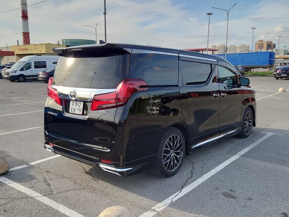 2020 Toyota Alphard III Рестайлинг, чёрный, 4470000 рублей - вид 5