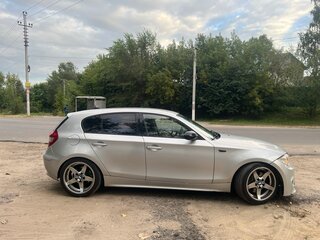 2006 BMW 1 серии 120i I (E81/E82/E87/E88), серебристый, 1100000 рублей, вид 3