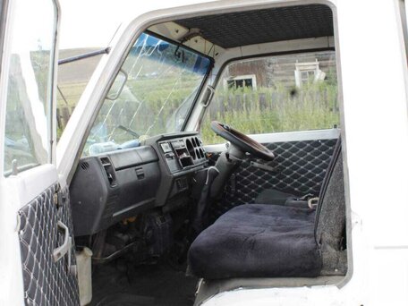 1989 Mazda Titan, белый, 700000 рублей, вид 2