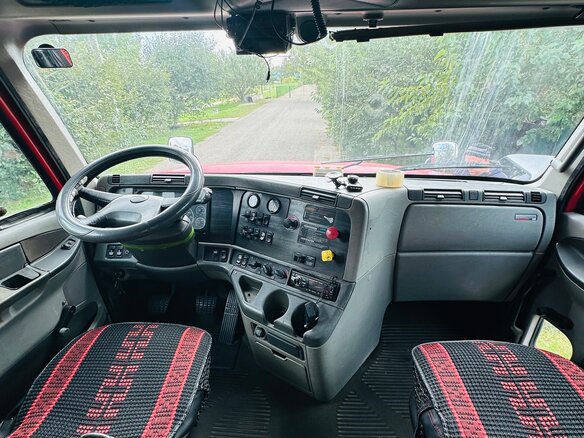 2003 Freightliner Columbia, красный, 1600000 рублей - вид 19
