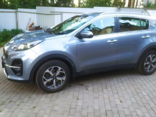 2021 Kia Sportage IV Рестайлинг, серебристый, 2800000 рублей, вид 3