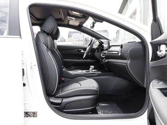 2026 Kia K3 II (China Market) Рестайлинг, белый - вид 28