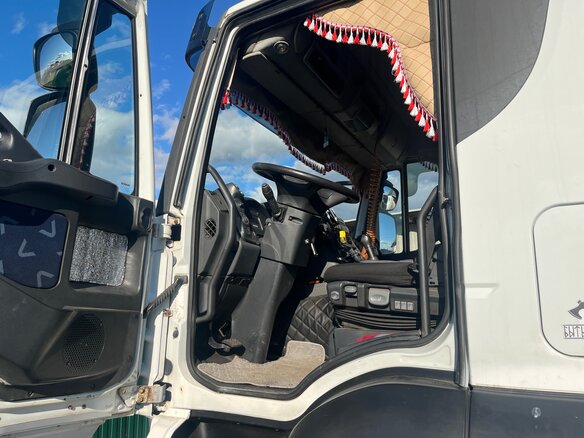 2011 Iveco Trakker, белый, 3400000 рублей - вид 11