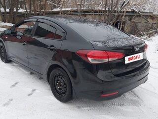 2017 Kia Cerato III Рестайлинг (Classic), чёрный, 1100000 рублей, вид 3