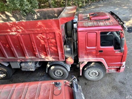 2007 Sinotruk Howo ZZ3407, красный, 1600000 рублей, вид 1
