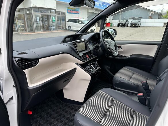 2021 Toyota Noah III (R80) Рестайлинг, белый, 1699000 рублей - вид 8