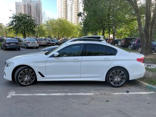 2019 BMW 5 серии 530d xDrive VII (G30/G31/G38), белый, 5450000 рублей, вид 4