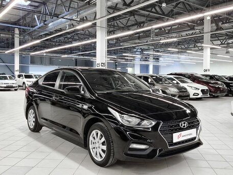 2017 Hyundai Solaris II, чёрный, 984000 рублей, вид 2