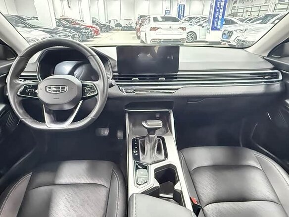 2022 Geely Emgrand II, серебристый - вид 9