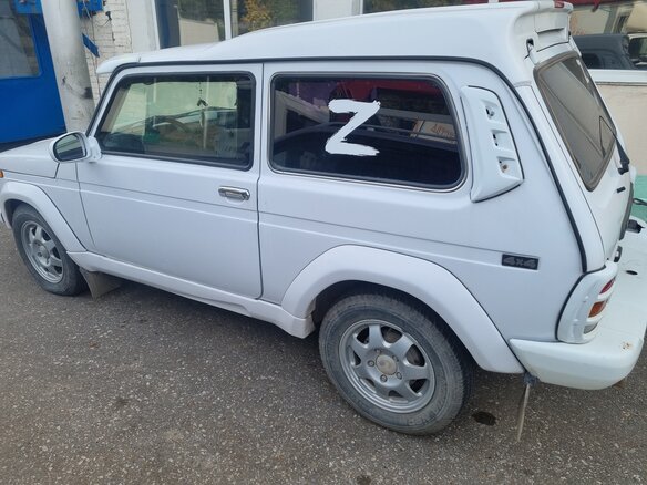 2003 Lada (ВАЗ) 2121 (4x4) I Рестайлинг, белый, 400000 рублей - вид 2