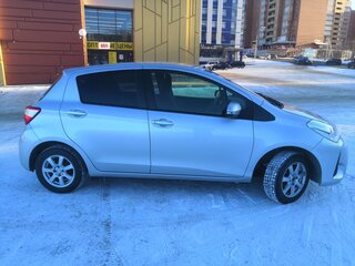 2018 Toyota Vitz III (XP130) Рестайлинг, серебристый, 1145000 рублей, вид 5