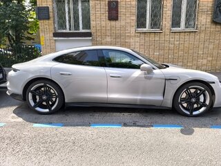 2021 Porsche Taycan 4S I, серебристый, 9500000 рублей, вид 3