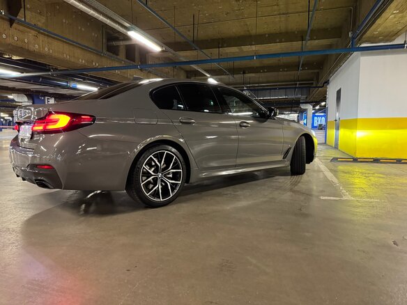 2022 BMW 5 серии 520d xDrive VII (G30/G31/G38) Рестайлинг, серый, 4400000 рублей - вид 10